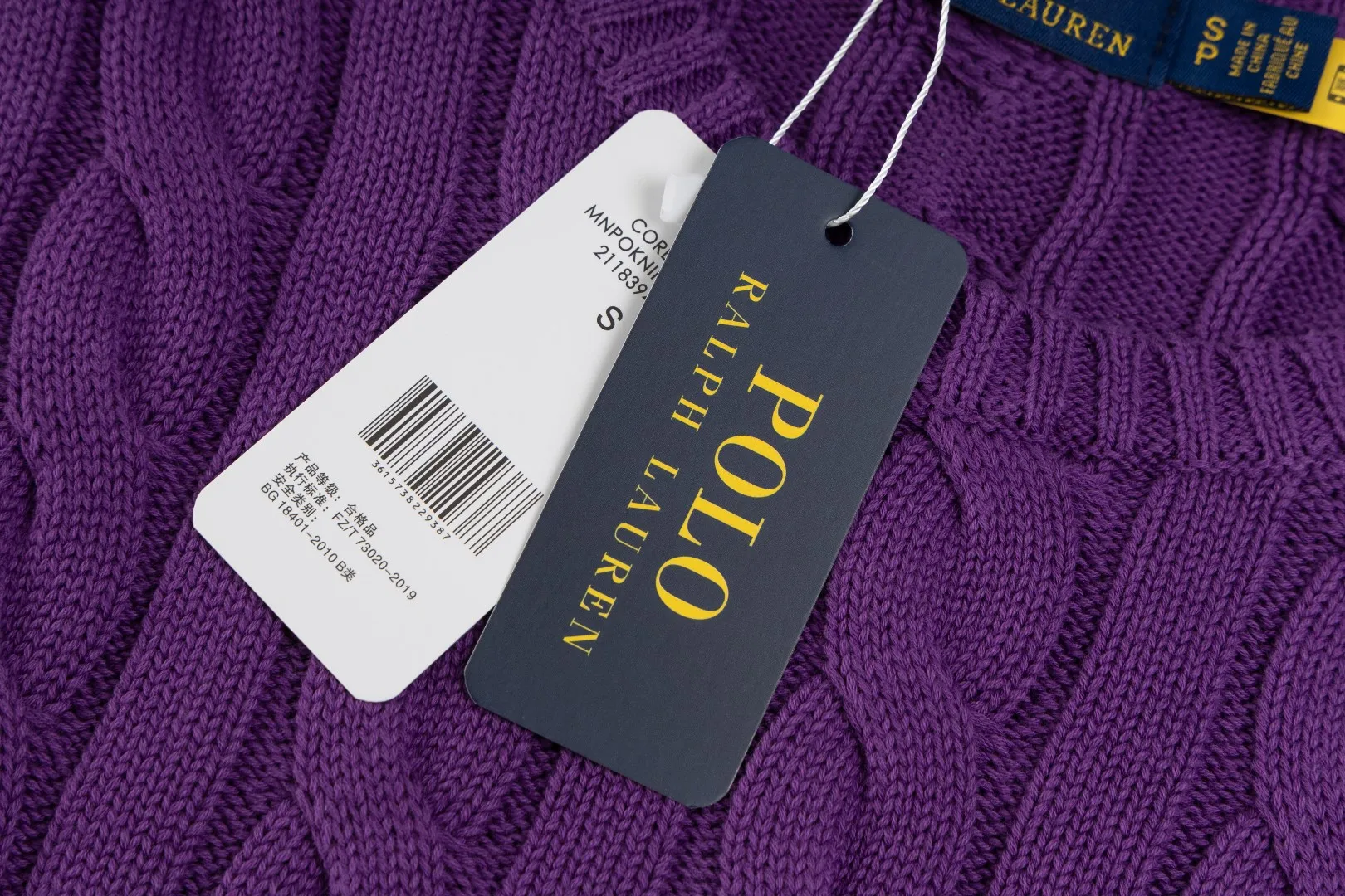 P220 #R91 RALPH LAUREN Ralph Lauren fourteen colors classic small label embroidery round neck pullover cable cardigan sweater men's top, high-density LOGO embroidery on the chest, original customization of tag accessories. Made of pure cotton yarn, pure cotton is skin-friendly and comfortable, small label war horse embroidered twist button round neck sweater 🐎 high quality, follow the blogger to learn how to wear it! Let’s buy a Ralph Lauren cable sweater. It’s a super hard-to-find series after it became popular. It’s hard to find one on the official website. It’s simple and practical to wear, with a lazy and loose feel. The thickened fabric has more texture, feels soft and delicate, and has a loose fit. Whether worn alone or layered, you can wear different styles of fashion with just one piece!   Size：XS S M L Sleeve length: 59/60/61/62/63